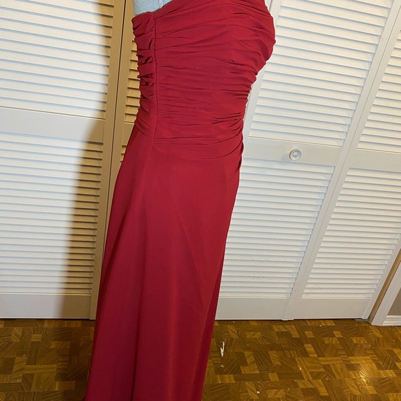 red gown - Picture 4 of 4